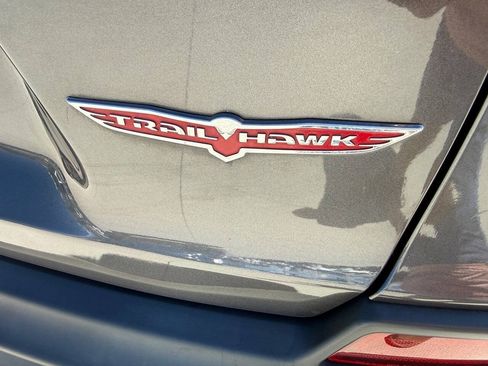 Used 2021 Jeep Cherokee Trailhawk w/ Technology Group AWD/4WD image 9