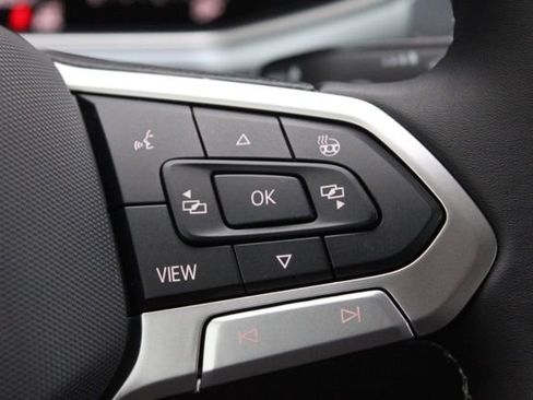 New 2026 Volkswagen Taos SE image 20