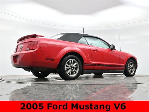 Used 2005 Ford Mustang Convertible image 15
