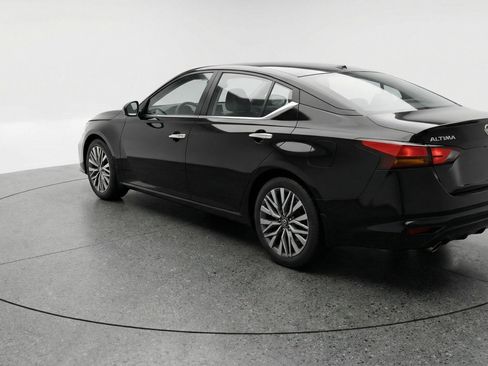 Used 2025 Nissan Altima 2.5 SV image 6