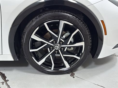 Certified 2025 Toyota Prius Plug-In Hybrid image 21