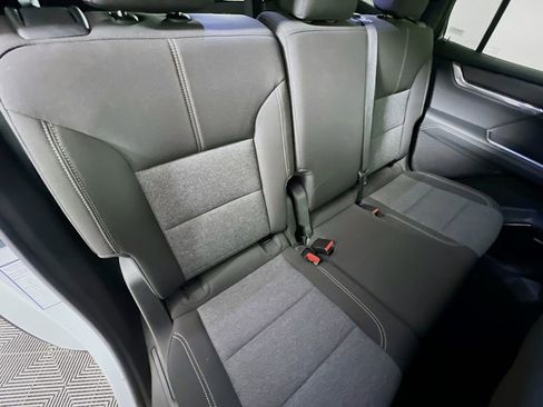 Used 2025 GMC Acadia Elevation image 29