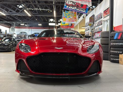 Used 2019 Aston Martin DBS Superleggera image 2