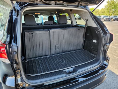 Used 2019 Toyota Highlander LE FWD image 17