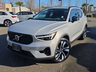 Used 2025 Volvo XC40 B5 Plus w/ Climate Package video 1