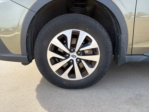 Used 2022 Subaru Outback Premium image 9