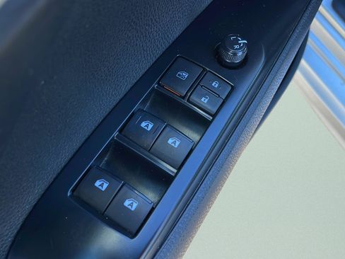 Used 2020 Toyota Camry SE image 19