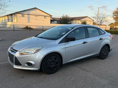 Used 2013 Ford Focus S FWD image 2