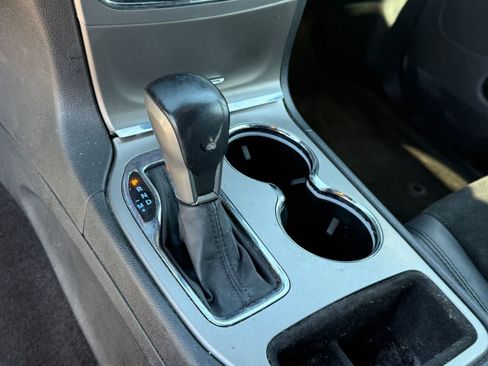 Used 2018 Jeep Grand Cherokee Altitude RWD image 18