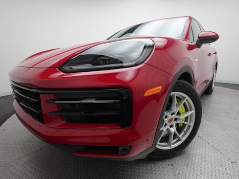 Certified 2025 Porsche Cayenne S AWD/4WD image 31