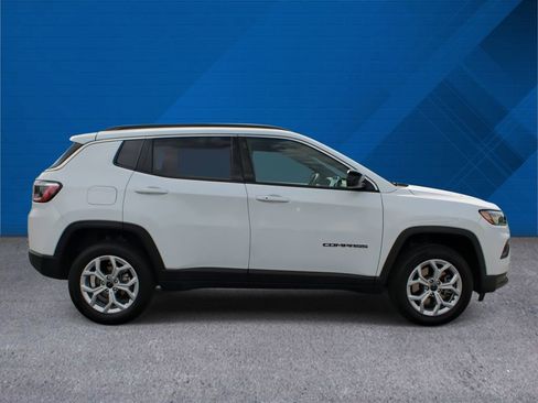 Used 2025 Jeep Compass Latitude w/ Sun & Sound Group AWD/4WD image 10