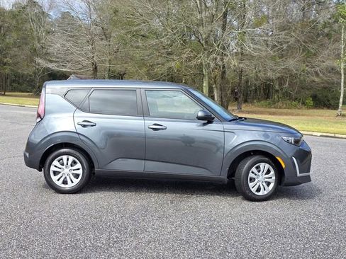 Used 2025 Kia Soul LX image 30
