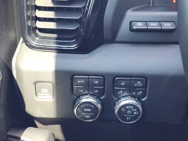 Used 2024 GMC Sierra 1500 AT4 w/ Technology Package AWD/4WD image 23