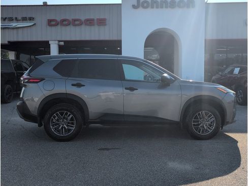 Used 2023 Nissan Rogue S image 6