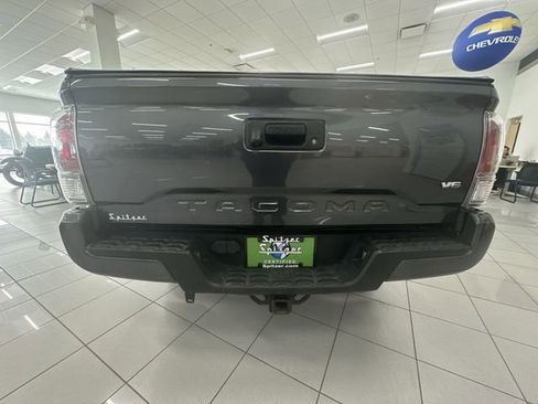 Used 2020 Toyota Tacoma TRD Sport image 33
