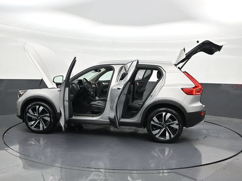 Used 2023 Volvo XC40 B5 Plus AWD/4WD image 35