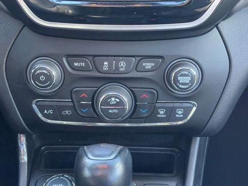 Used 2021 Jeep Cherokee Limited image 14