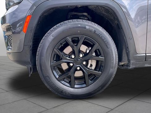 Used 2024 Jeep Grand Cherokee Altitude AWD/4WD image 11