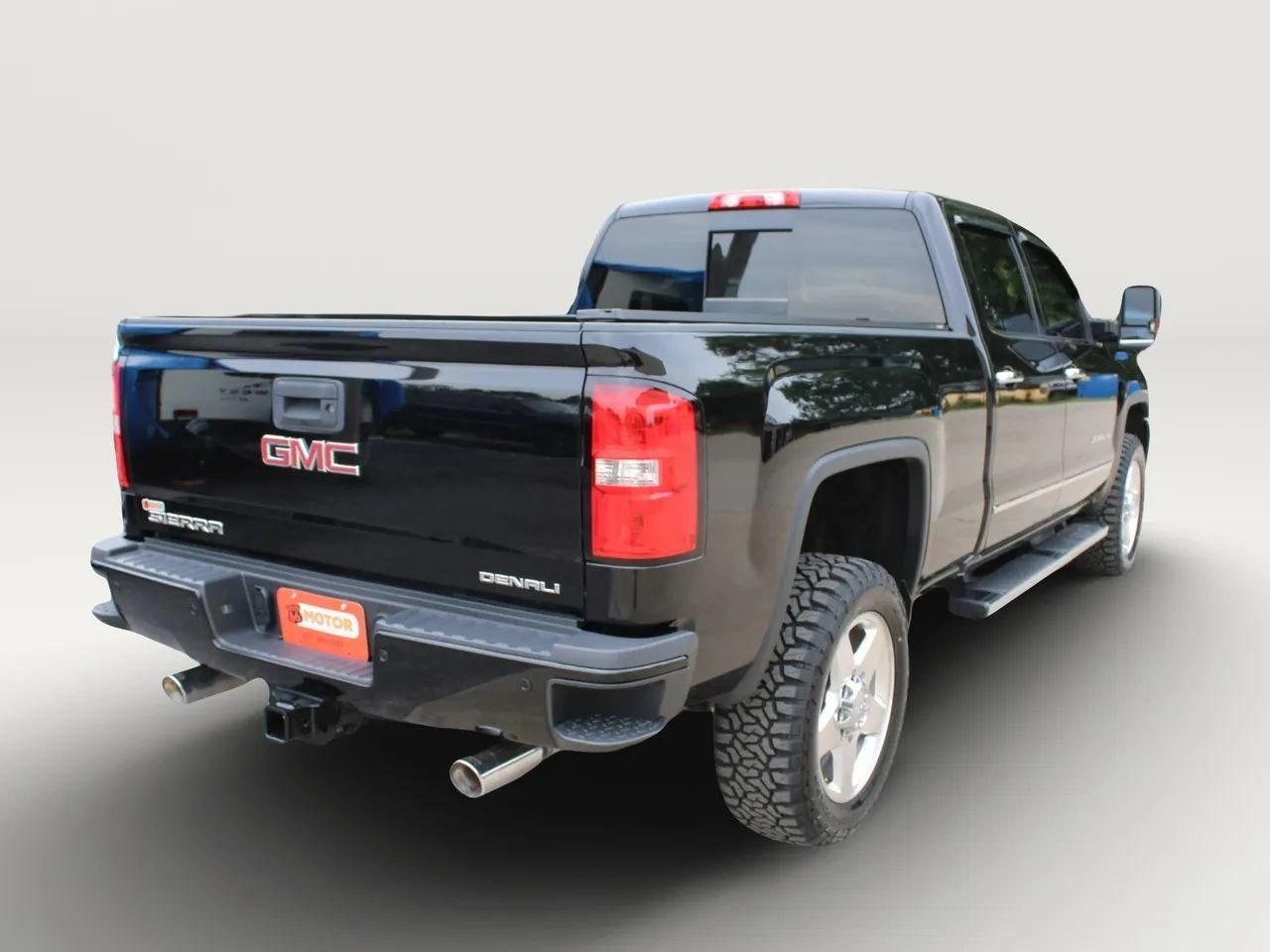 Used 2015 GMC Sierra 2500 Denali w/ Duramax Plus Package AWD/4WD image 9