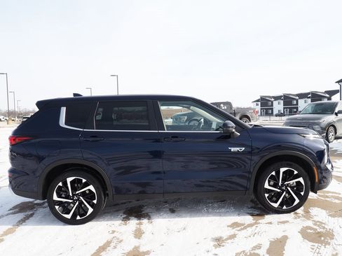 Used 2024 Mitsubishi Outlander 4WD Plug-In Hybrid image 27