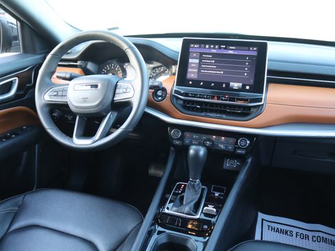 Used 2024 Jeep Compass Limited image 15