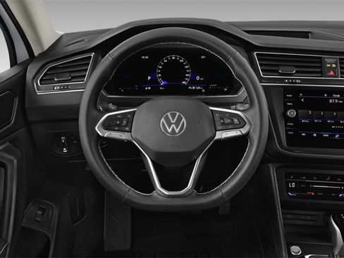 Used 2025 Volkswagen Tiguan SE R-Line AWD/4WD image 8