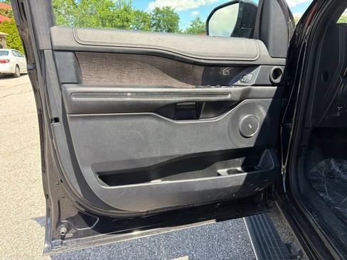 Used 2019 Ford Expedition Max Limited RWD image 18