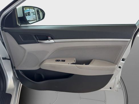 Used 2020 Hyundai Elantra SEL image 17