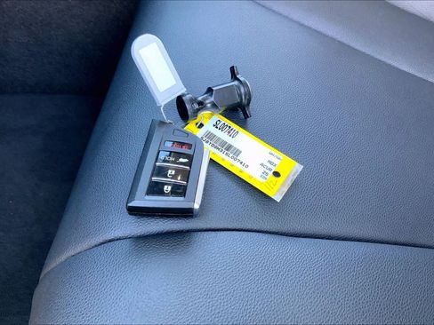 Used 2025 Acura MDX FWD image 13