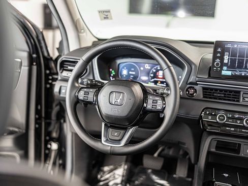 Used 2025 Honda Pilot Elite image 39