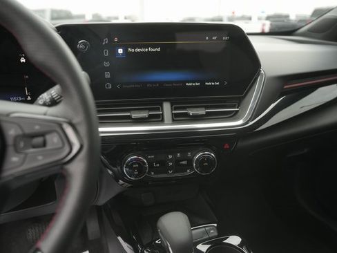 Used 2025 Chevrolet Trax RS w/ Sunroof Package image 26