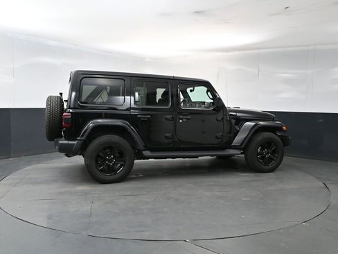Used 2022 Jeep Wrangler Unlimited Sahara AWD/4WD image 6