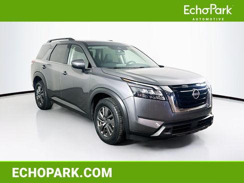 Used 2025 Nissan Pathfinder SV AWD/4WD image 1
