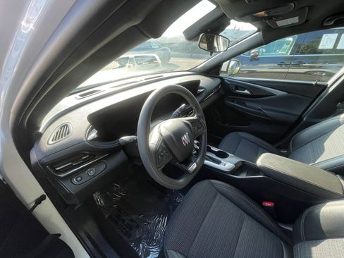 Used 2025 Buick Envista Preferred image 34
