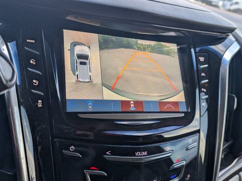 Used 2017 Cadillac Escalade Luxury AWD/4WD image 11