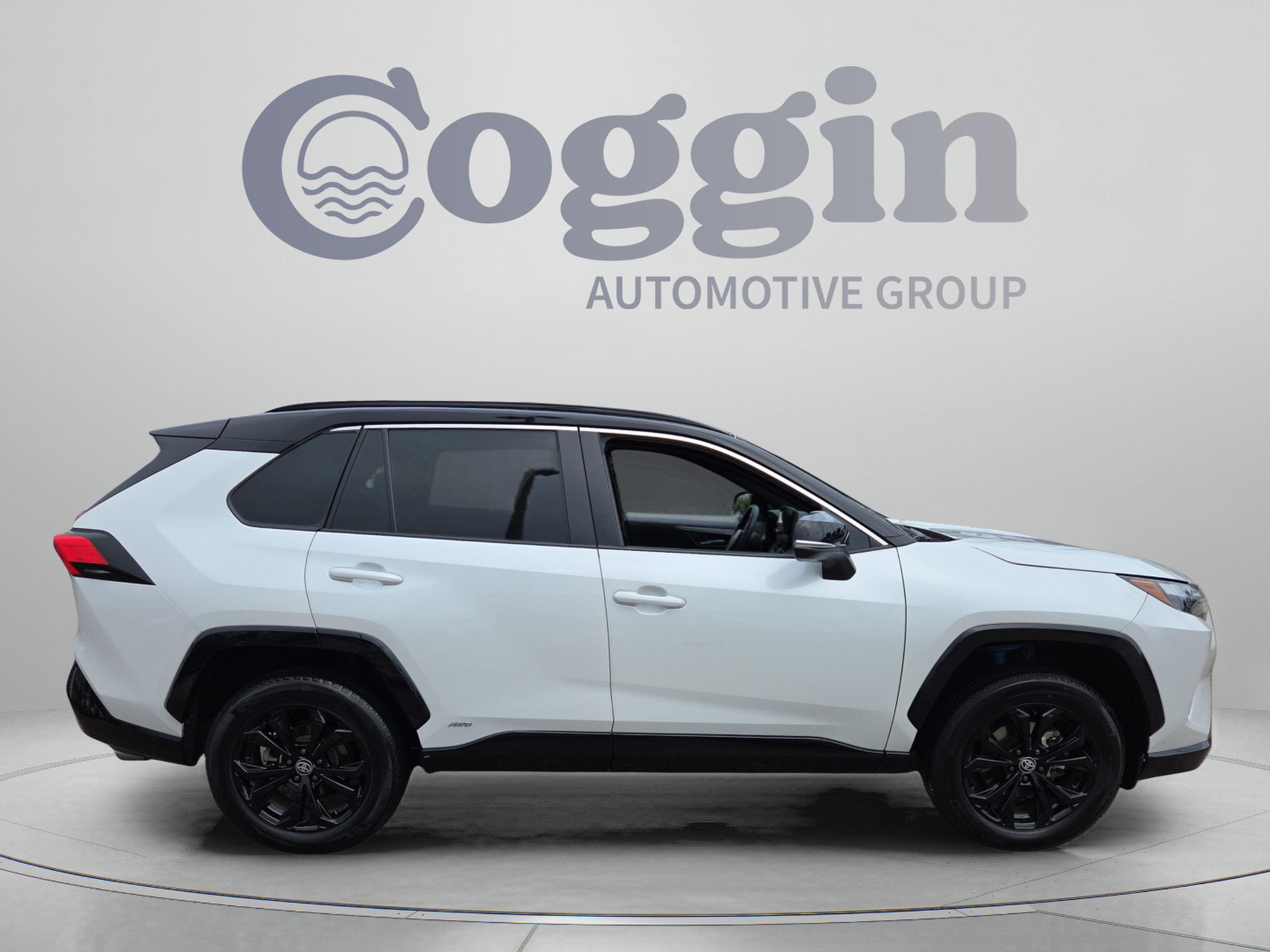 Used 2023 Toyota RAV4 XSE AWD/4WD image 6