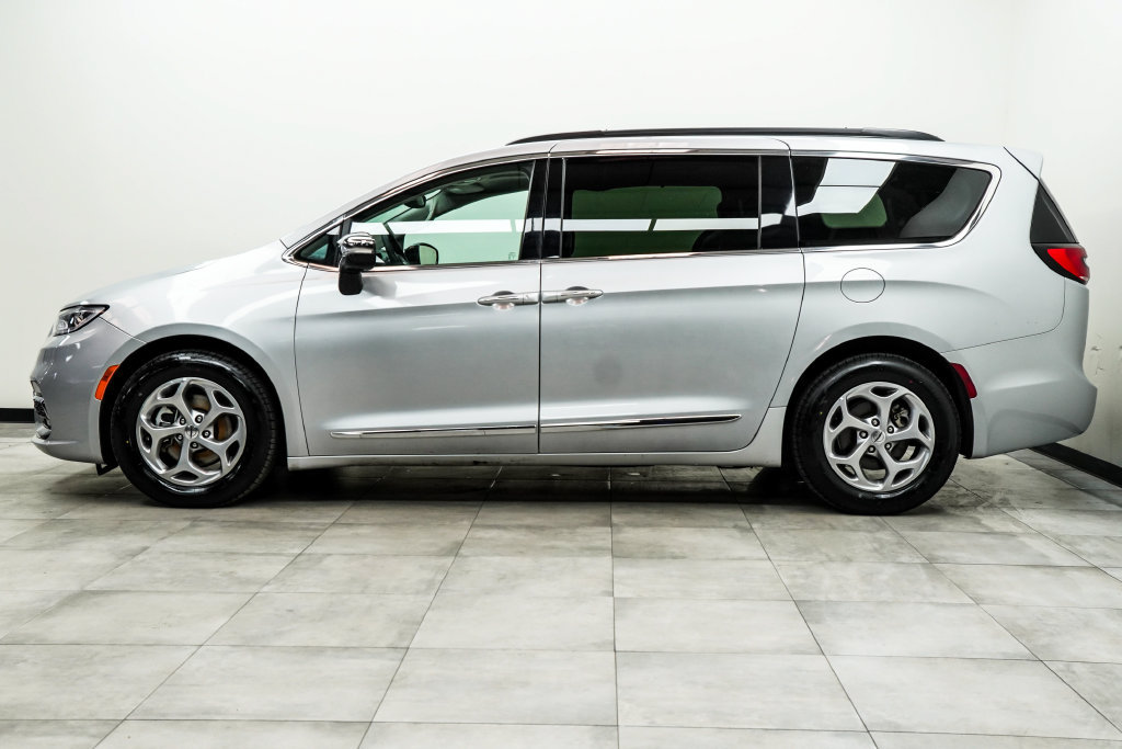 Used 2023 Chrysler Pacifica Limited FWD image 10