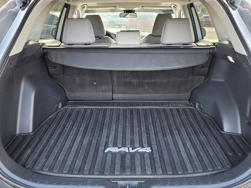 Used 2021 Toyota RAV4 XLE Premium image 10