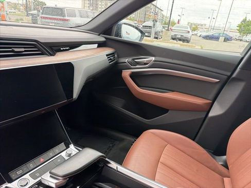 Used 2022 Audi e-tron Premium w/ Convenience Plus Package AWD/4WD image 23