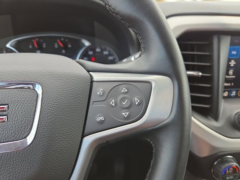 Used 2023 GMC Acadia SLT image 14