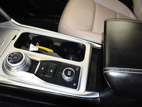 Used 2022 Ford Explorer XLT w/ Equipment Group 202A image 33