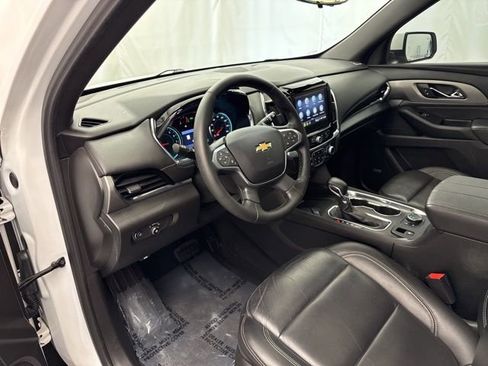 Used 2023 Chevrolet Traverse LT w/ LT Premium Package AWD/4WD image 15