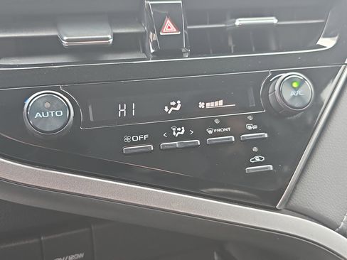 Used 2021 Toyota Camry SE image 21