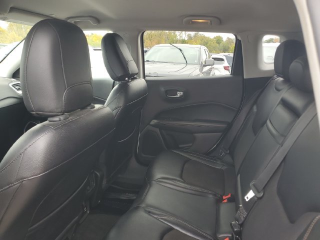 Used 2017 Jeep Compass Latitude w/ Popular Equipment Group AWD/4WD image 8