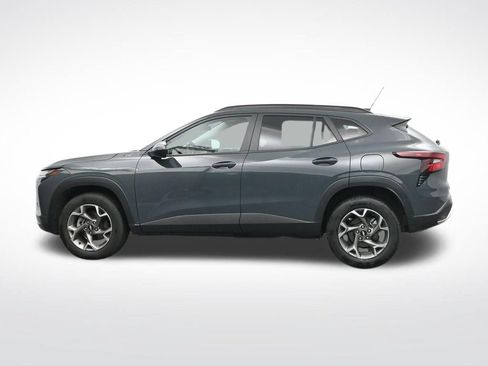 Used 2025 Chevrolet Trax LT FWD image 9