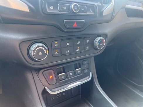 Used 2020 GMC Terrain SLE w/ Elevation Edition FWD image 17