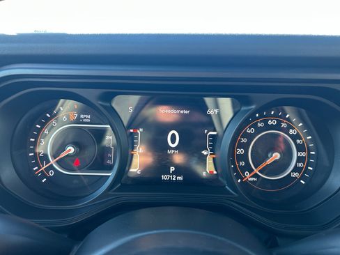 Certified 2024 Jeep Gladiator Rubicon w/ Convenience Group image 17