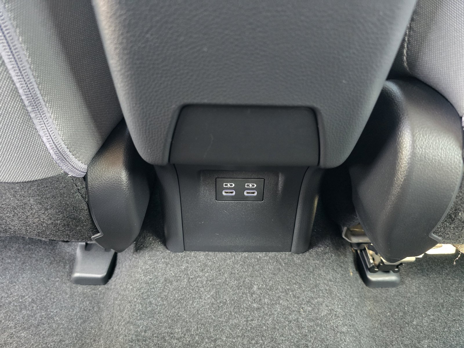 Used 2025 Toyota Prius LE FWD image 25