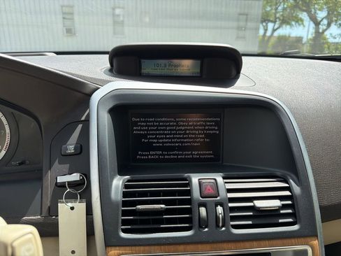 Used 2010 Volvo XC60 T6 image 12