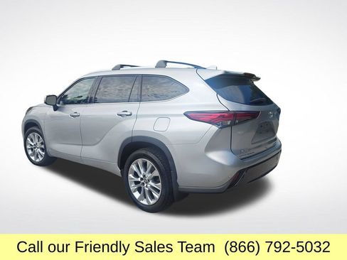 Used 2022 Toyota Highlander Limited AWD/4WD image 3